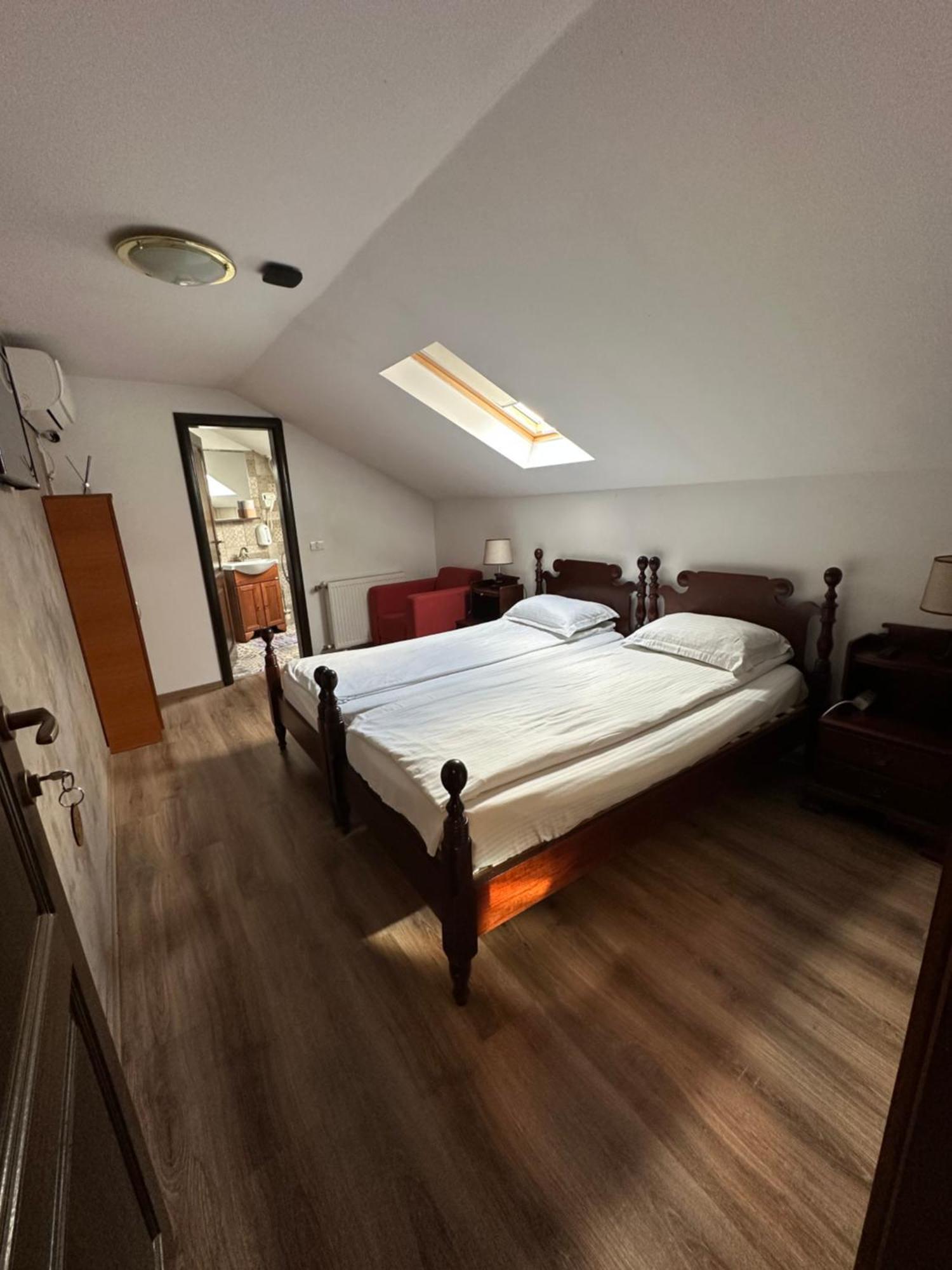 Casa Dorgo Hotel Lipova Eksteriør billede